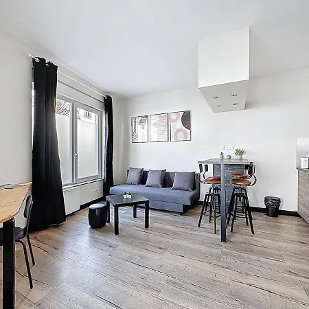 Lumineux En Rez-de-chaussee Vers Chu *