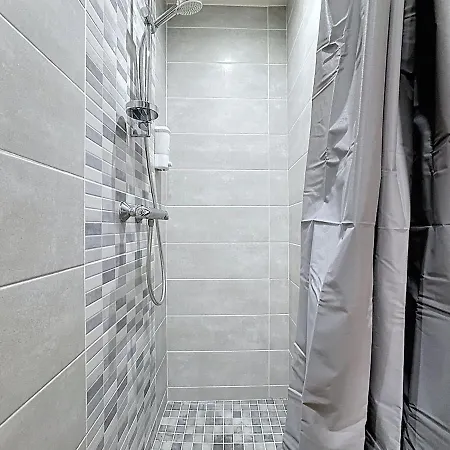 Apartman Lumineux En Rez-de-chaussee Vers Chu *