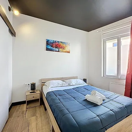 Lumineux En Rez-de-chaussee Vers Chu Клермон-Ферран